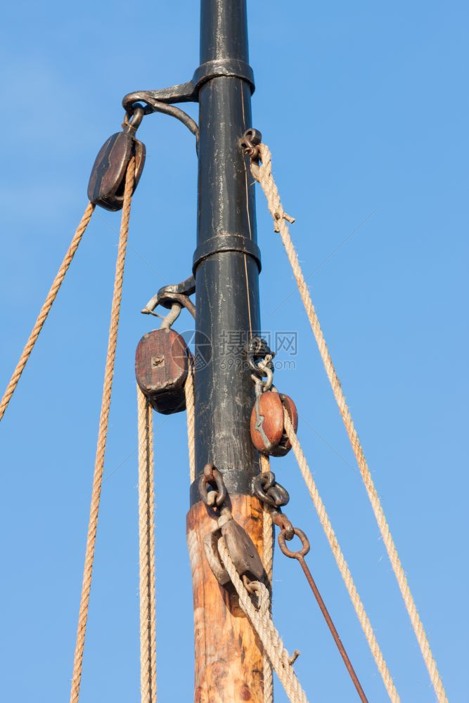 旧木制帆船的护甲和图片