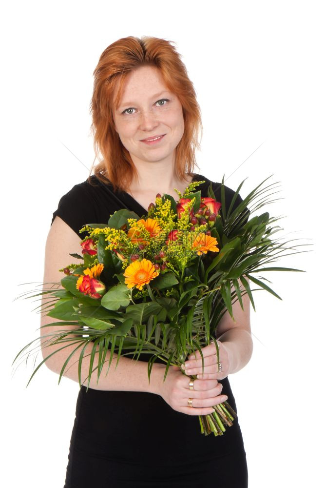 年轻有魅力的女人带着一束鲜花孤立在白色上图片