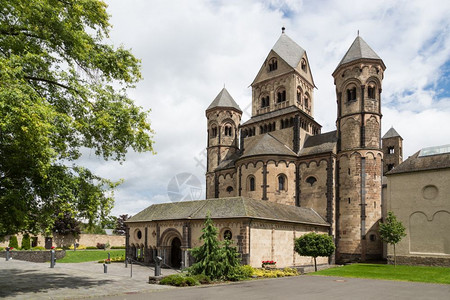 德国MariaLaach的老中世纪贝内迪克丁修道院图片