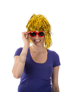 戴黄色假发和红墨镜的滑稽黄假发女人图片