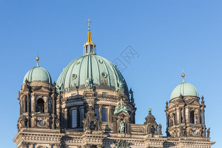 柏林多姆的屋顶对抗蓝天德国柏林图片
