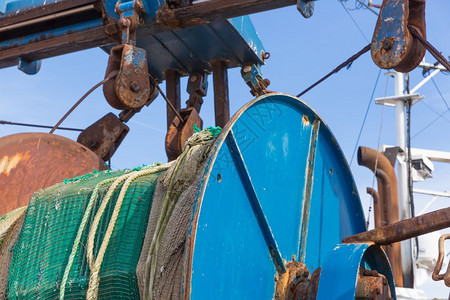铁捕鱼拖网和铁捕鱼拖船的操纵图片