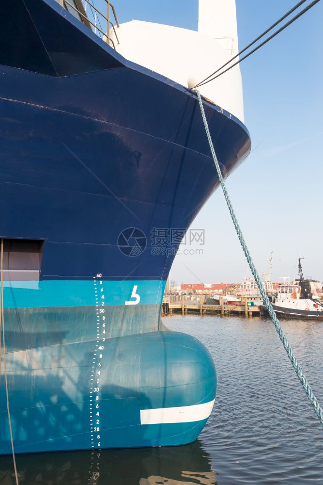荷兰乌尔克港的大船弓图片