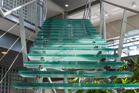 现代办公大楼玻璃梯图片