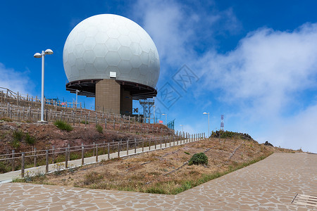 葡萄牙马德拉岛PicodoArieiro顶端的雷达站图片