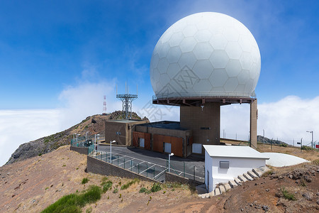 北约葡萄牙马德拉岛PicodoArieiro顶端的雷达站背景