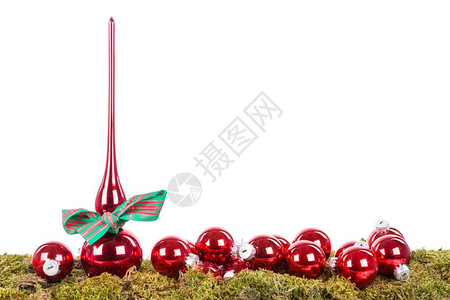 圣诞装饰红色峰和球在绿底图片