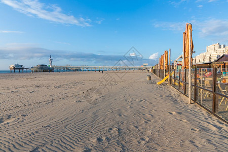 荷兰海滩的著名的史芬宁码头图片
