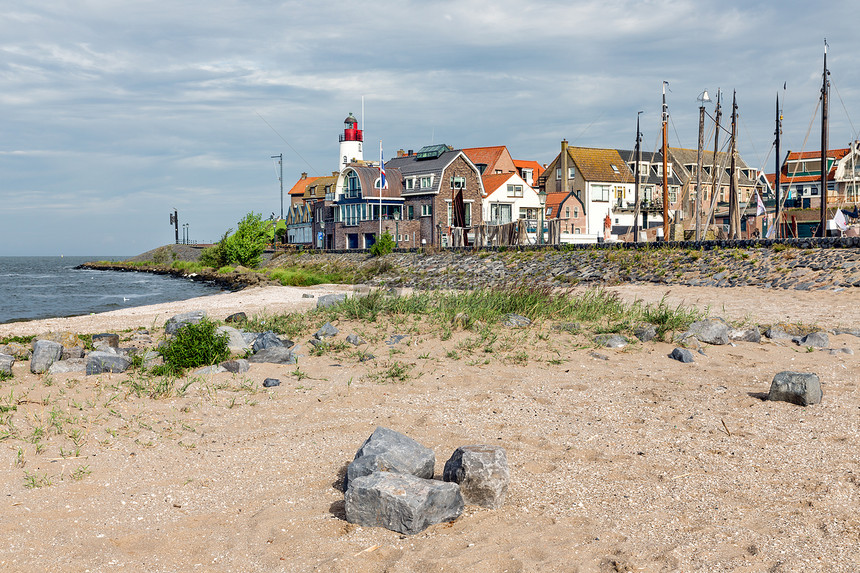 村景形成乌鲁克海滩是一个老式荷兰渔村图片