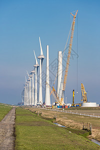 农业景观中新建荷兰风力农场的建筑工地图片