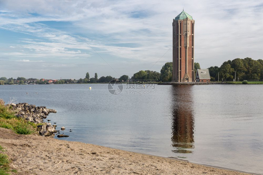 荷兰Aalsmeer湖附近的旧水塔图片