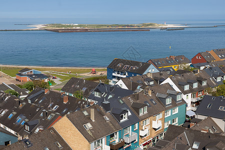 德国赫尔戈兰岛的房屋和邻近沙丘岛空中观察图片