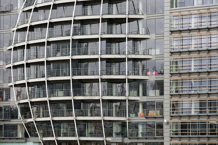 在联合王国伦敦泰晤士河沿线的现代建筑图片