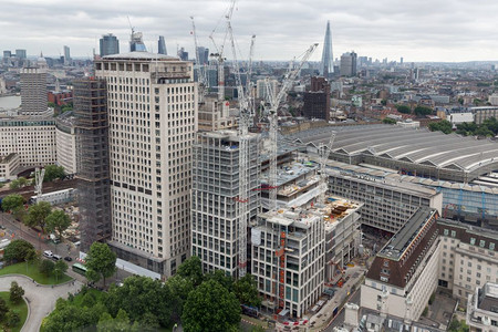 从千禧车轮看伦敦城新摩天大楼的建筑工地伦敦市新摩天大楼施工现场图片