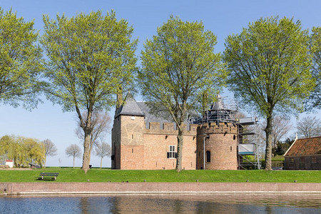 荷兰城堡Radboud一个中世纪城堡在梅德姆布里克与脚手架用于维修图片