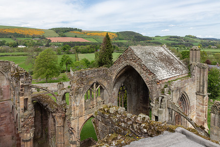 从Melrose修道院废墟到开阔的苏格兰高地空中观察图片