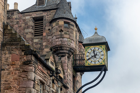 在苏格兰爱丁堡有名的皇家大赛上在苏格兰爱丁堡用钟塔和表在爱丁堡的皇家大赛上用钟表和在苏格兰爱丁堡背景图片