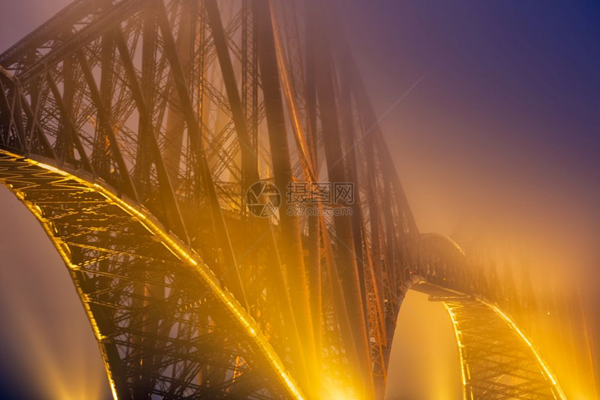 夜风雾中福特桥苏格兰Firth的铁路桥苏格兰皇后区渔利附近ForthFirth的福特桥图片