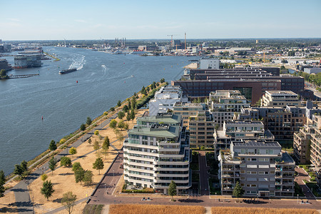 海港和北运河附近的阿姆斯特丹和北海运河附近的空中观察公寓楼图片