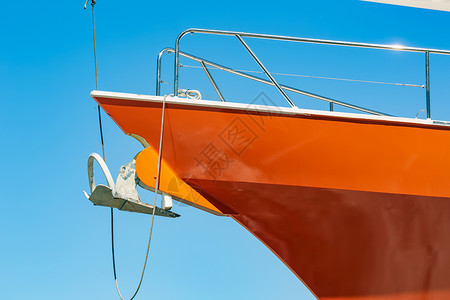 船头豪华游艇与锚在港口劳维尔索格荷兰荷兰劳沃索格港抛锚豪华游艇图片