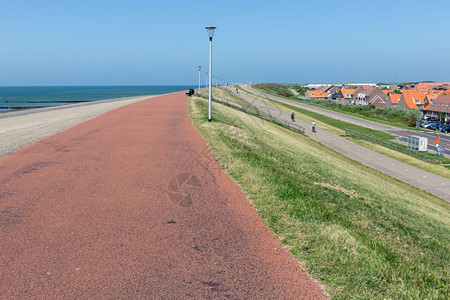 北海流下村荷兰的Westkapelle村受北海洪水的固体堤坝保护背景