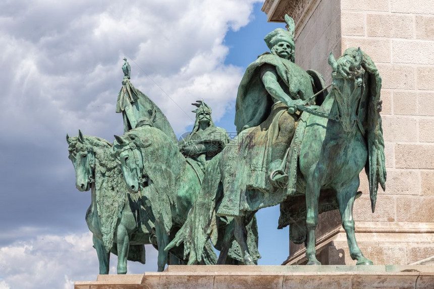 匈牙利布达佩斯英雄广场HosokTere或千年纪念碑城市的主要景点匈牙利布达佩斯英雄广场HosokTere或千年纪念碑图片