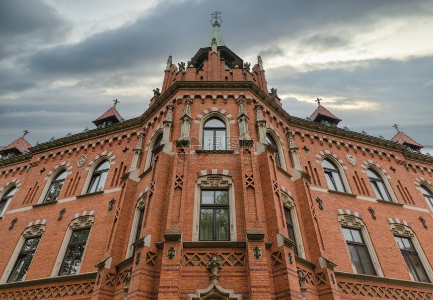 波兰克拉科夫高级神学院前视墙壁砖楼图片