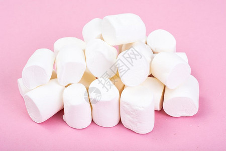 椰奶酥粉红背景的白色棉花糖Studo照片背景