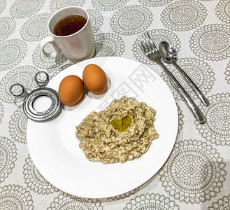 燕麦粥和茶叶蛋俯视图背景图片