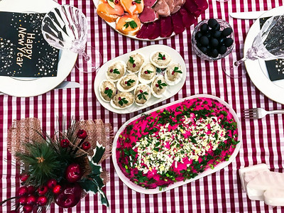 新年桌上的节日菜工作室照片新年桌上的节日菜图片