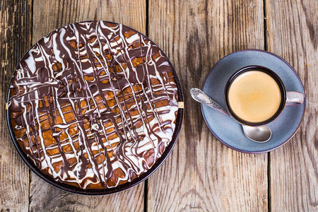 海绵蛋糕白巧克力和黑工作室照片海绵蛋糕白巧克力和黑冰图片