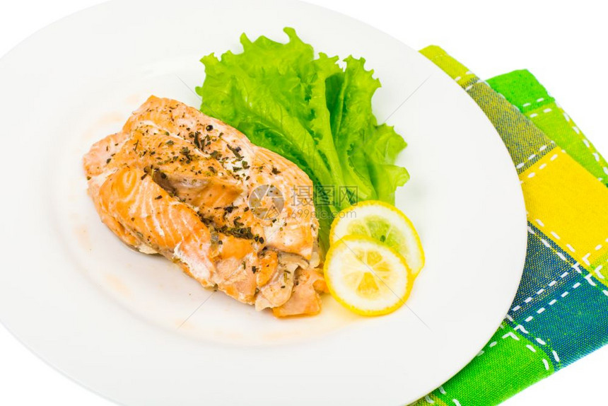 鲑鱼蒸汽柠檬绿色沙拉工作室照片饮食和健康图片