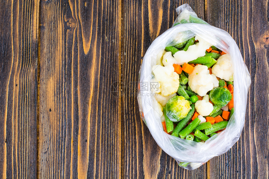 与布鲁塞尔和菜花胡萝卜豆和类的冷冻混合蔬菜与布鲁塞尔和菜花豆类的冷冻混合蔬菜图片