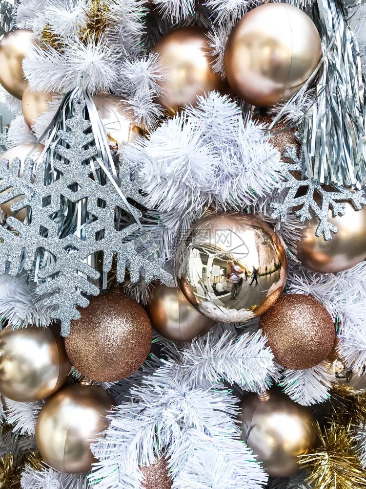 优雅的圣诞节背景和树装饰品工作室照片优雅的圣诞节背景和树装饰品图片