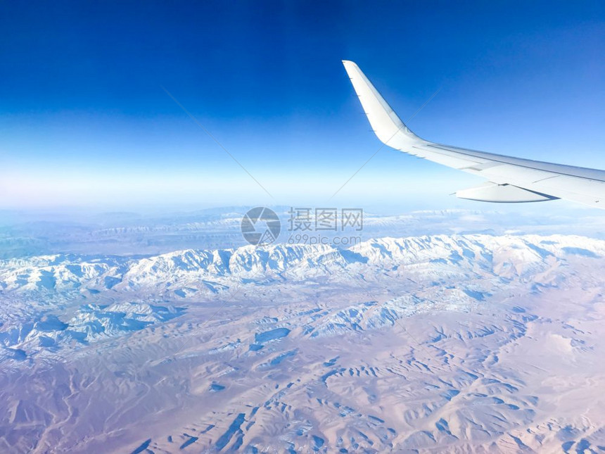在飞机窗口中拍摄到的美丽景色图片