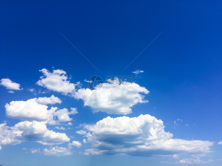 蓝夏天空有白云背景图片