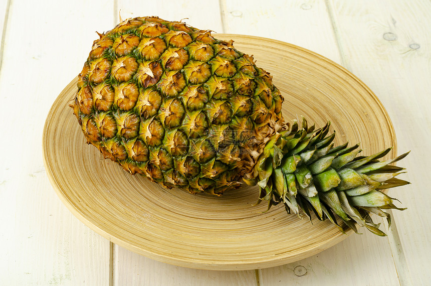 异质水果木制背景的甜美成熟菠萝照片异质水果工作室照片图片