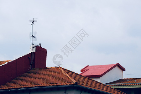 屋顶上电视天线背景图片