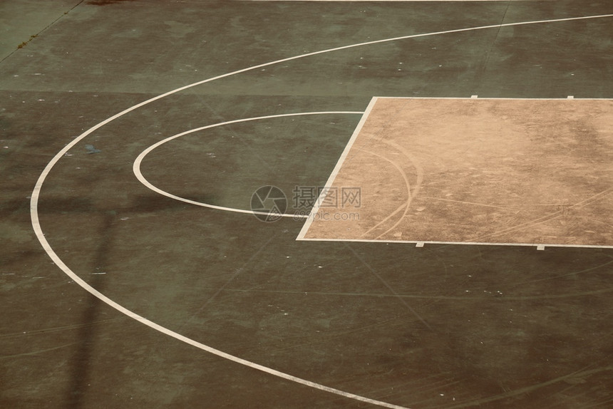 街头彩色篮球场图片