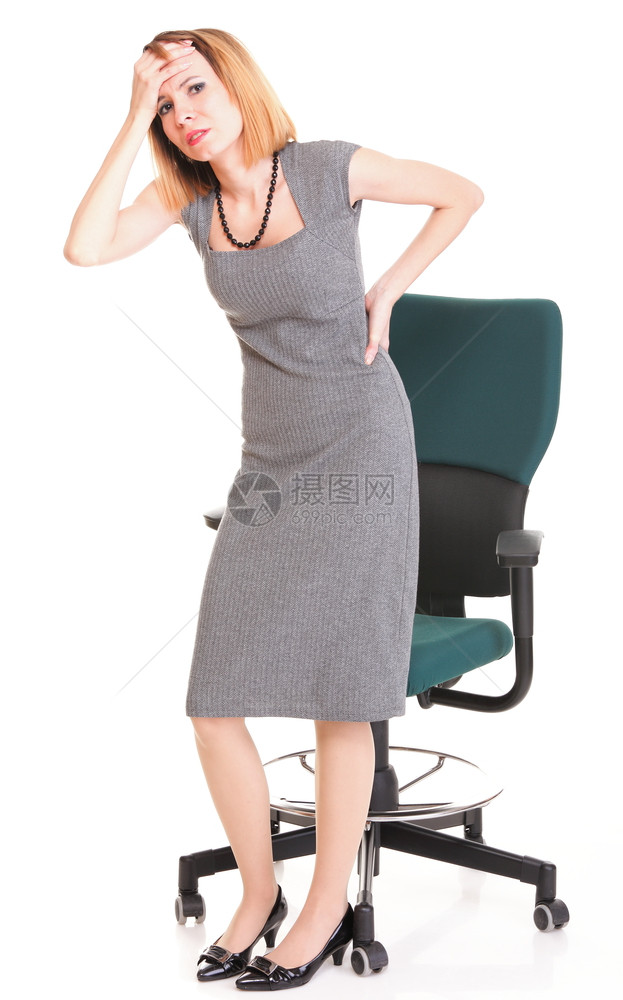 在长的轮椅上工作后背痛的女商人白种背景孤立无援图片