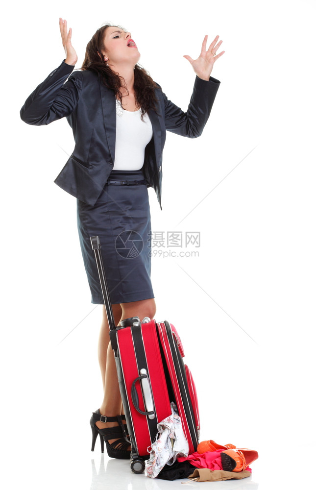 全年轻商业女青在白背景上被孤立的红色旅行袋时钟拉扯图片