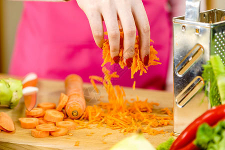 为健康食品沙拉准备的橙色胡萝卜蔬菜饮食品概念图片