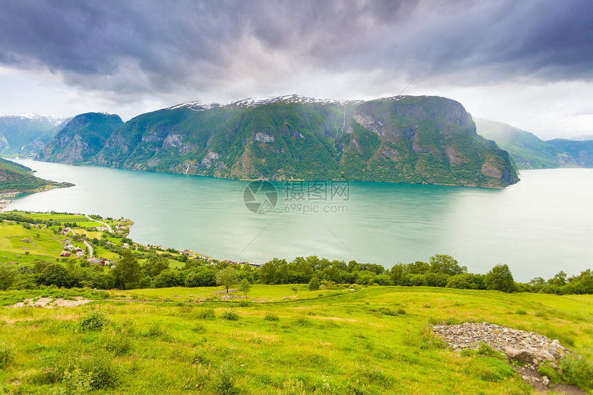 旅游和风景自然观从Stegastein的角度观察图片Aurlandfjord和Sognefjord挪威斯堪的纳维亚图片