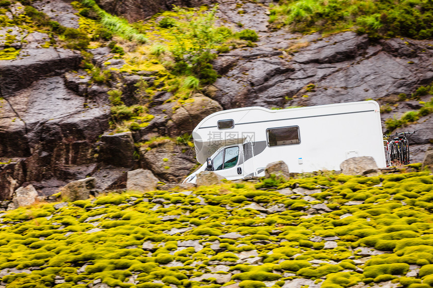 旅游度假和行诺维吉亚山区的野营车面包马达之家诺维吉亚山区的野营车图片