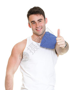 健康快乐的年轻人用白色毛巾将背景的毛巾隔开图片