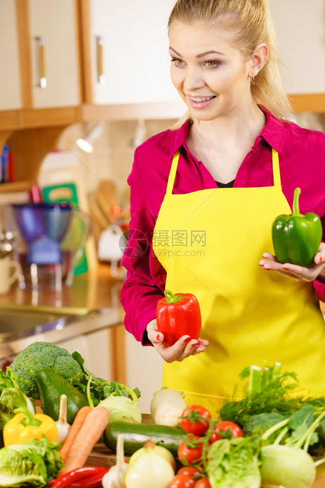 欢乐的女子胡椒美味健康饮食蔬菜提供饮食品欢乐的辣椒图片