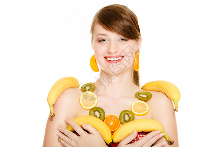 带项链和耳环的女孩鲜柑橘水果的耳环香蕉被隔离图片