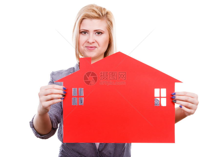 持有红纸屋标志的金发女孩新公寓白孤立的公寓持有红纸屋标志的妇女图片