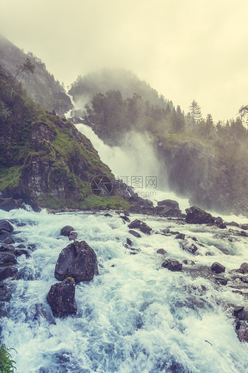 旅游景点强大的双瀑布拉特福斯或拉特福森奥达霍达兰郡在挪威挪威的拉特福森瀑布图片