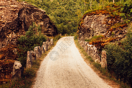 穿过挪威山的老路旅行和游挪威山的老路面图片
